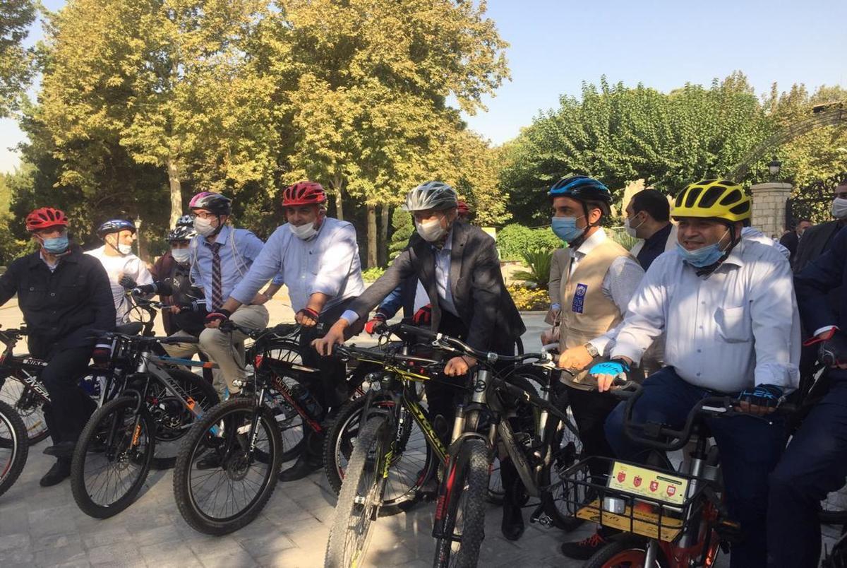 دوچرخه‌سواری حناچی با سفرای 4 کشور اروپایی تا موزه صلح + عکس