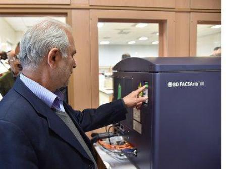 بهره برداری از 'فاکس آریا' پیشرفته ترین دستگاه آزمایشگاهی سلول کشور در دانشکده پزشکی شیراز