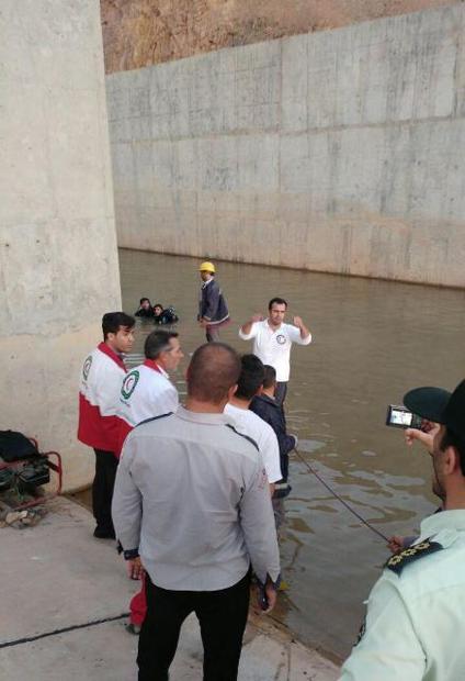 امدادگران هلال احمر زنجان جسد جوان غرق شده در سد بلوبین را بیرون کشیدند