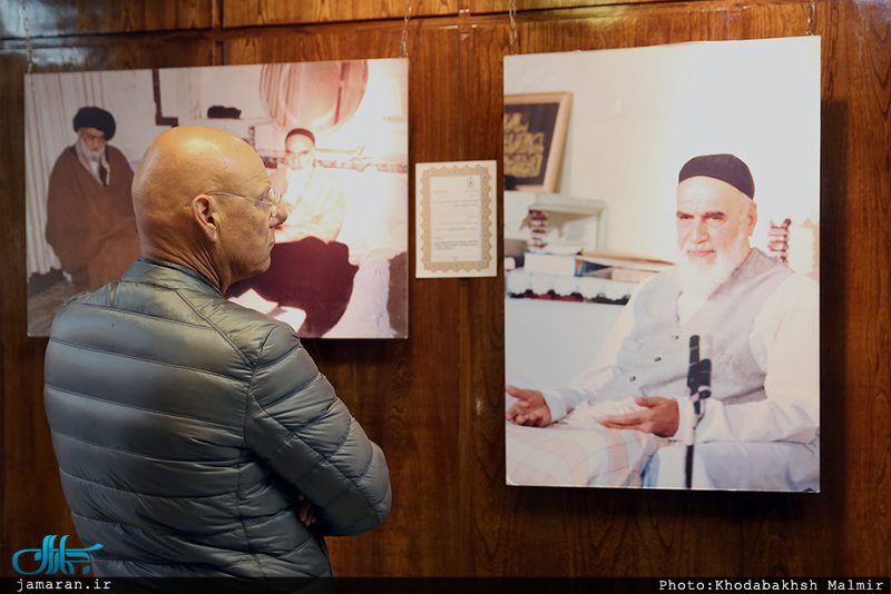 بازدید گردشگران آلمانی و اتریشی از بیت امام خمینی (س) در جماران 