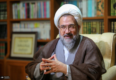 آیت‌الله علیدوست: امام خمینی دل‌ها را با خود همراه کرد/ متأسفانه شاهد بسیاری از بداخلاقی‌ها در جامعه هستیم/ برخی تصور می‌کنند چون هدف مقدسی را دنبال می‌کنند مجازند هر کاری که می‌خواهند بکنند/ در برخورد با موضوع حجاب و امر به معروف حفره‌های تئوریک وجود دار