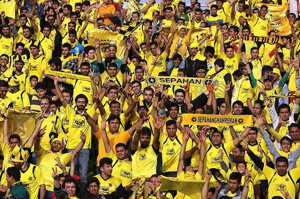 شعار هواداران سپاهان علیه پرسپولیس