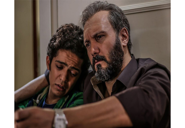 عصبانیت کامبیز دیرباز از آزار کودکان گل فروش + عکس

