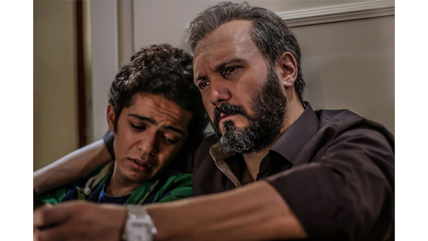 عصبانیت کامبیز دیرباز از آزار کودکان گل فروش + عکس

