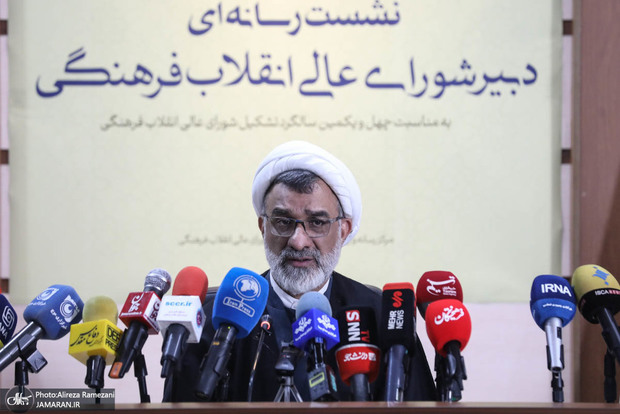 دبیر شورای عالی انقلاب فرهنگی: در مسأله حجاب جلسات متعددی برگزار شد/ نقشه مهندسی فرهنگی در شورای‌ عالی انقلاب فرهنگی تصویب شد/ سفره مردم نابسامان شده است