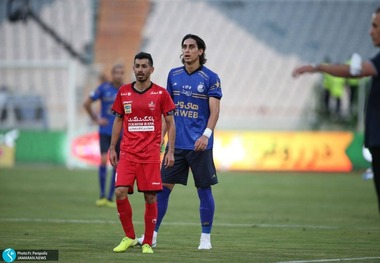 آخرین اخبار استقلال و پرسپولیس|  آبی‌ پوشان به دنبال یک مدافع چپ جدید/ پیشنهاد سرمربیگری مطهری به یحیی رسید/ شکوری خیال هواداران پرسپولیس را راحت کرد

