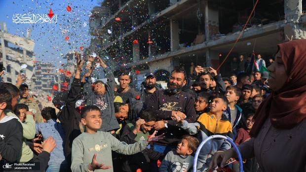 آزادی ۸۰۰ اسیر فلسطینی در هفتمین دور از تبادل اسرا در روز شنبه