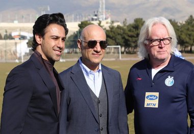 قرارداد فرهاد مجیدی با استقلال امضا شد+ عکس