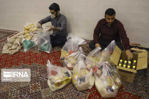 بسته‌های غذایی بین خانواده‌های کرمانشاهی آسیب‌دیده از کرونا توزیع شد
