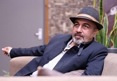 سلفی گرفتنن رضا عطاران با مدال آوران المپیک