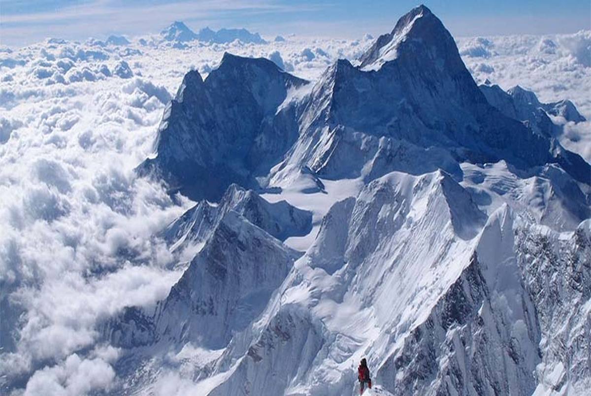 یک کوهنورد در اورست کرونا گرفت