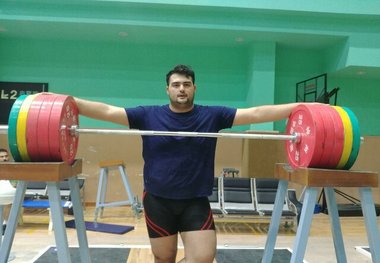 وزنه بردارجوان فوق سنگین ایران: در مسابقات جهانی آبروداری می کنم
