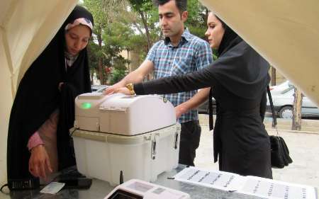 طرح آموزش انتخابات الکترونیک در مناطق مخلتف ورامین اجرا شد