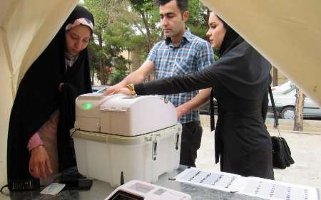 طرح آموزش انتخابات الکترونیک در مناطق مخلتف ورامین اجرا شد