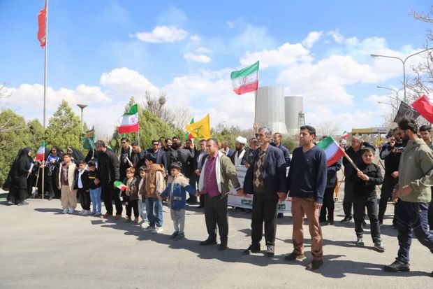 تشکیل زنجیره انسانی حول نیروگاه شهید مفتح همدان