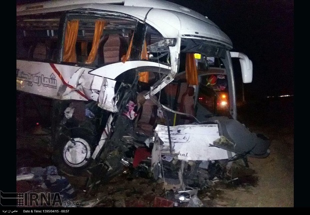 تصادف پراید با اتوبوس در خور و بیابانک 2 کشته داشت