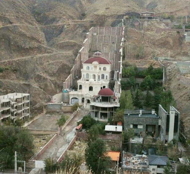 پشت پرده ساخت ویلای سفید در قلب توچال 

