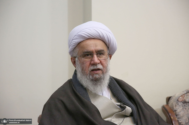 آیت‌الله رمضانی: باید در مقام عمل، نماینده رفتاری امیرالمؤمنین(ع) باشیم/ سیره فکری، اخلاقی، سیاسی و اجتماعی ایشان نسخه شفابخش بشر است