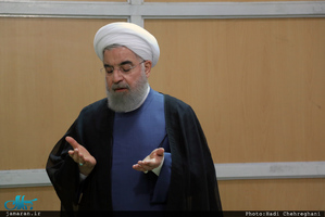 پرتره روحانی/ حسن روحانی / نماز