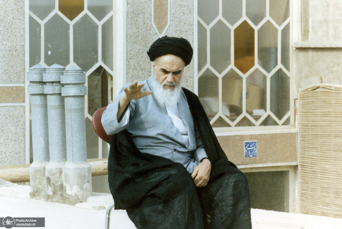 امام خمینی: همه چیز را از خدا بدانید/هر چه داریم از او داریم/ خداوند به شما آزادی را هدیه داد