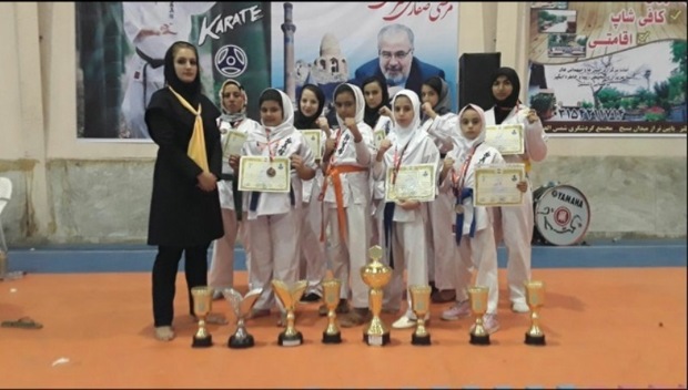 دانش آموز کرجی در مسابقات کشوری کاراته مدال طلا گرفت