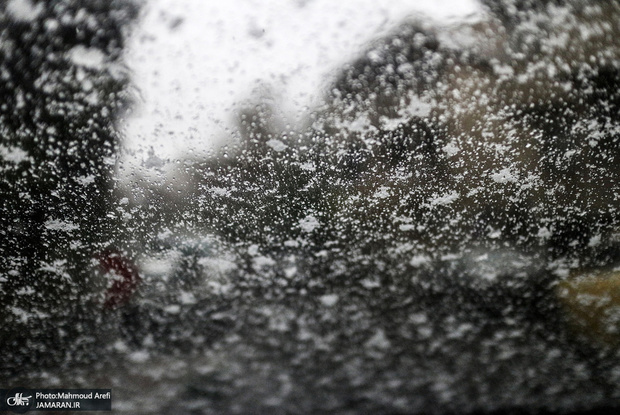 بارش برف در کوهرنگ‌ + فیلم