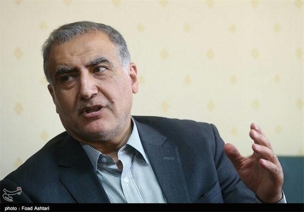 ثبت نام برخی افراد در شورای شهر مصداق بارز «خندیدن به ریش مردم» است