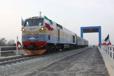 قطار جمهوری آذربایجان از پل ریلی آستارا -آستارا وارد خاک ایران شد