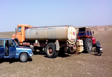 معین اقتصادی قلعه گنج به جمع مبارزان با آفت ملخ ملحق شد