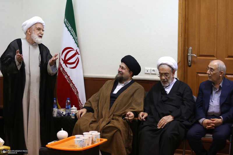 دیدار مهدی کروبی با سید حسن خمینی و جمعی از فعالان سیاسی