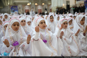 مراسم جشن تکلیف دانش آموزان دختر در حرم مطهر امام خمینی(س) 