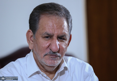 جهانگیری: باید از تصمیمات و تدابیر به ویژه سیاست‌هایی که رهبری انقلاب پیش گرفته‌اند حمایت کرد/ باید از تیم مذاکره کننده حمایت کرد/ از هر اقدامی جناحی و غیر ملی باید پرهیز شود/ ایران پتانسیل جذب صدها میلیارد دلار سرمایه‌گذاری خارجی را دارد