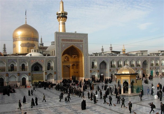 بارگاه ملکوتی ثامن الحجج(ع) در شب ناآرام مشهد پذیرای زائران و مجاوران بود
