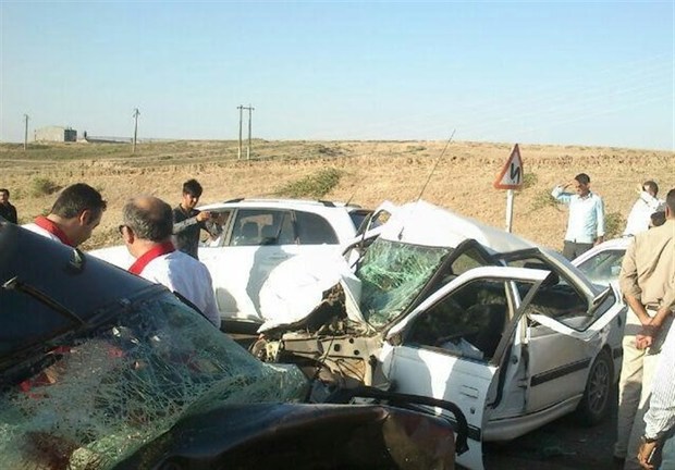 واژگونی سواری پارس در محور اردستان ـ بادرود ۵ مصدوم و یک کشته داشت