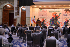 تجدید میثاق جمعی از خانواده های معظم شهدا، جانبازان، ایثار گران و رئیس و کارکنان بنیاد شهید با آرمان های حضرت امام(س)