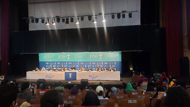 لیندا کیانی: امیدوارم بتوانم نامزد نقش مکمل شوم/ فرهاد آئیش : به لحاظ قیافه به دکتر مصدق شباهت دارم

