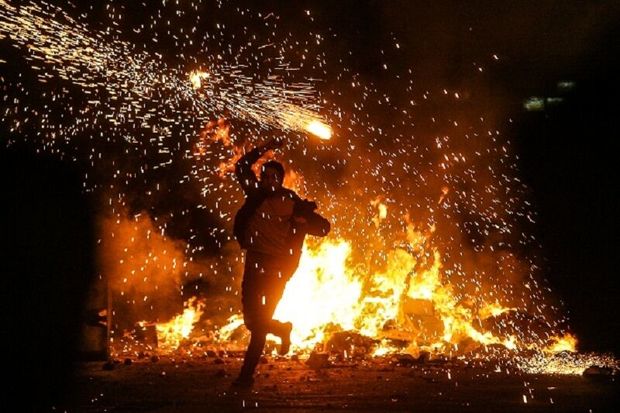 هشدار آتش‌نشانی آستارا درباره سوزاندن لاستیک در چهارشنبه‌سوری
