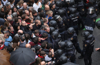 درگيری معترضان و پليس در بارسلون