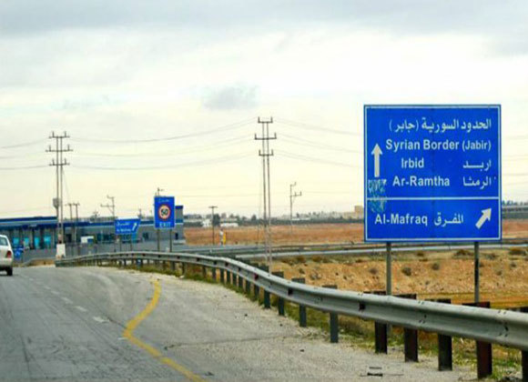 بازگشایی گذرگاه مرزی مهم سوریه با اردن/ اهتزاز پرچم سوریه بر فراز گذرگاه القنیطره/رایزنی دمشق و بغداد برای بازگشایی مرزها