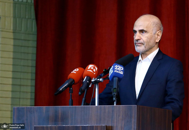 فرشاد مومنی: اساس بانکداری خصوصی در ایران بر محور منافع روس و انگلیس و برای تشویق واردات و رباخواری بنا شد/تمرکز بر منافع مردم و تولیدکنندگان، کلید اصلاح بانکداری خصوصی/ بخش مهمی از وام‌ بانک‌های خصوصی در سال 1401با دوره بازپرداخت 50ساله و نرخ سود صفر بود