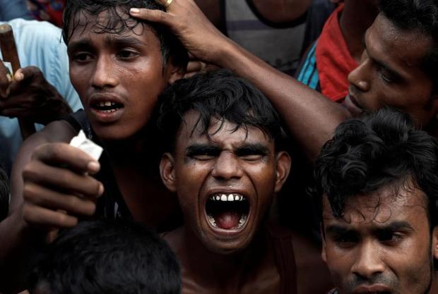 تصاویر دردناک از توزیع غذا در بین مسلمانان میانماری
