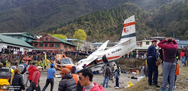 عکس/ برخورد مرگبار بالگرد با هواپیما در نپال
