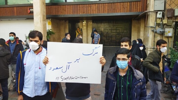 تجمع دانشجویان در تهران برای اعتراض به تجاوز عربستان به یمن + تصاویر