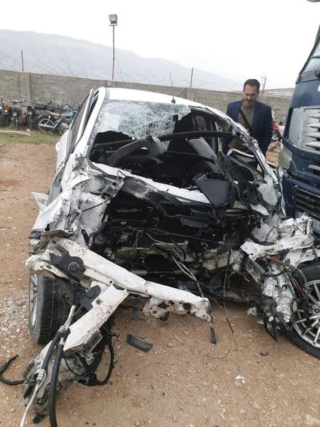 تصادف تریلر با خودرو سواری در چرداول یک کشته و 2 زخمی برجا گذاشت