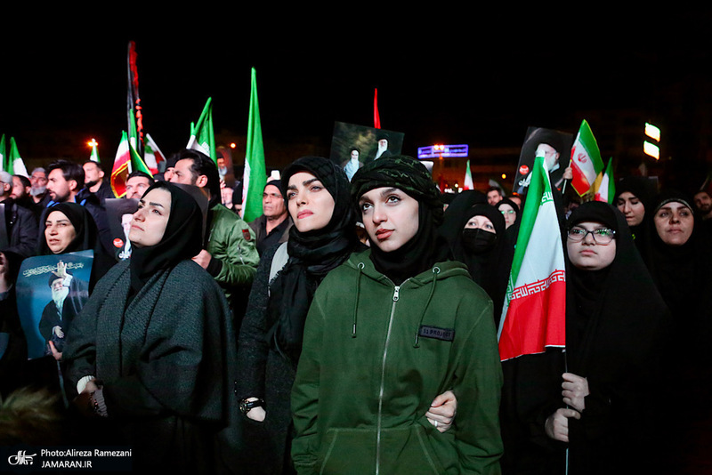 تجمع مردمی در میدان انقلاب اسلامی تهران