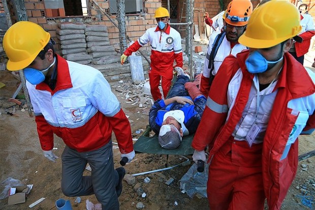 16 تیم امدادی به شهر زلزله زده تازه آباد اعزام شد