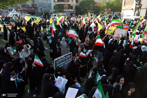 راهپیمایی دختران «جان‌فدای ایران» -۱