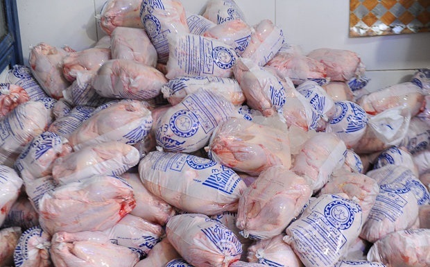 بیش از 563 هزار کیلوگرم گوشت مرغ منجمد در آذربایجان غربی توزیع شد