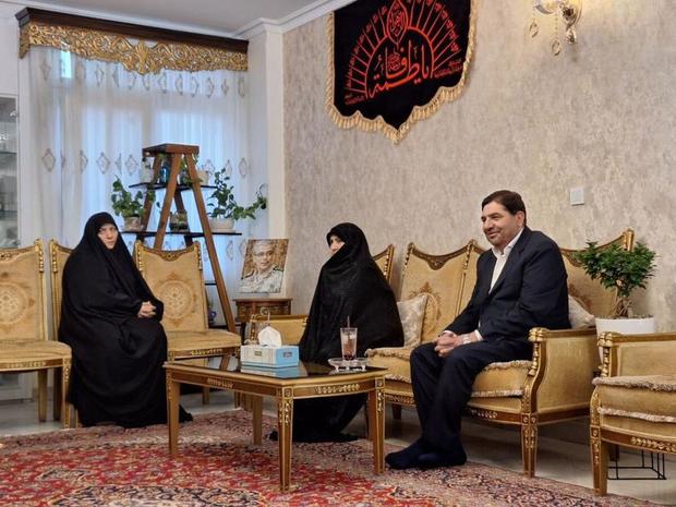 دیدار مشاور مقام معظم رهبری با خانواده سپهبد شهید باقری / مخبر: سپهبد باقری تجمیع شور انقلابی و نبوغ ایرانی بود