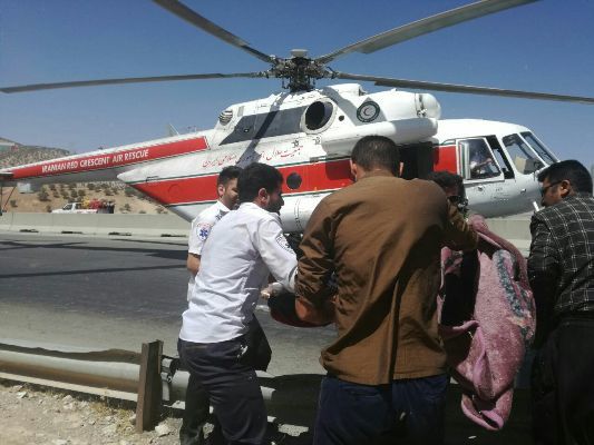 اعزام بالگرد برای نجات هفت مصدوم واژگونی خودرو در آزادراه خرم آباد پل زال
